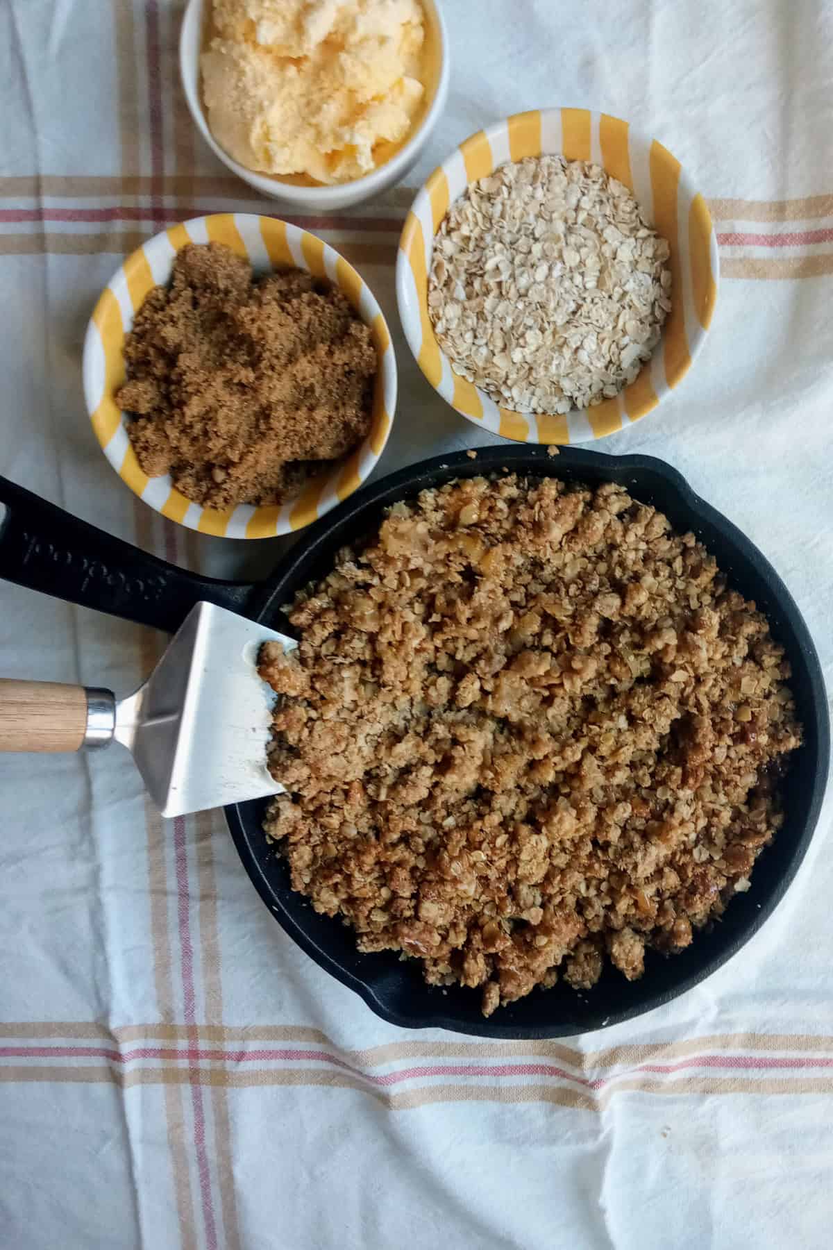 Apple cobbler with oats, brown sugar, cinnamon, and a pinch of nutmeg