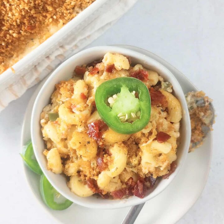 Jalapeno bacon mac and cheese is a creamy, baked mac and cheese full of jalapeno popper flavor!