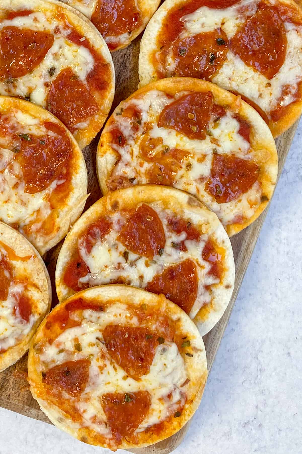 How to Make Mini Tortilla Pizzas - Flavored Apron